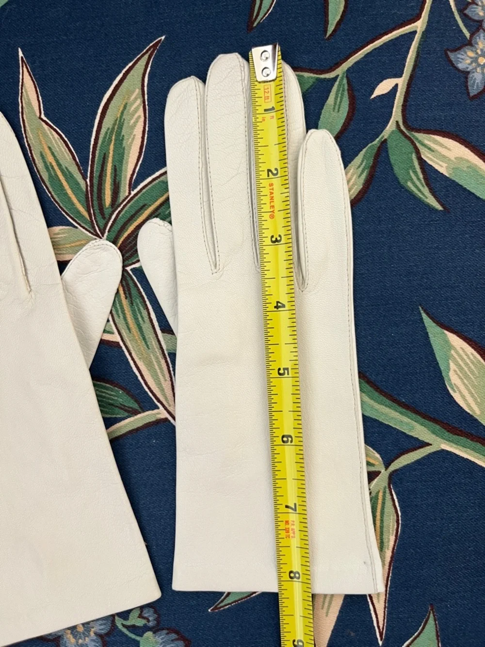 Vintage Classic White Leather Women's Gloves Small/XSmall
